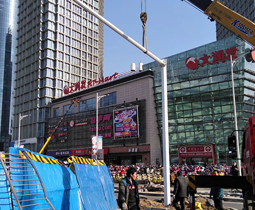 河南省郑州市紫荆山路信号灯杆安装 河南省郑州市紫荆山路信号灯杆安装